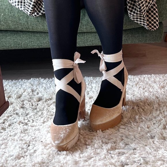 Tabitha Simmons Sky Pink Velvet Heels - Picture 1 of 2